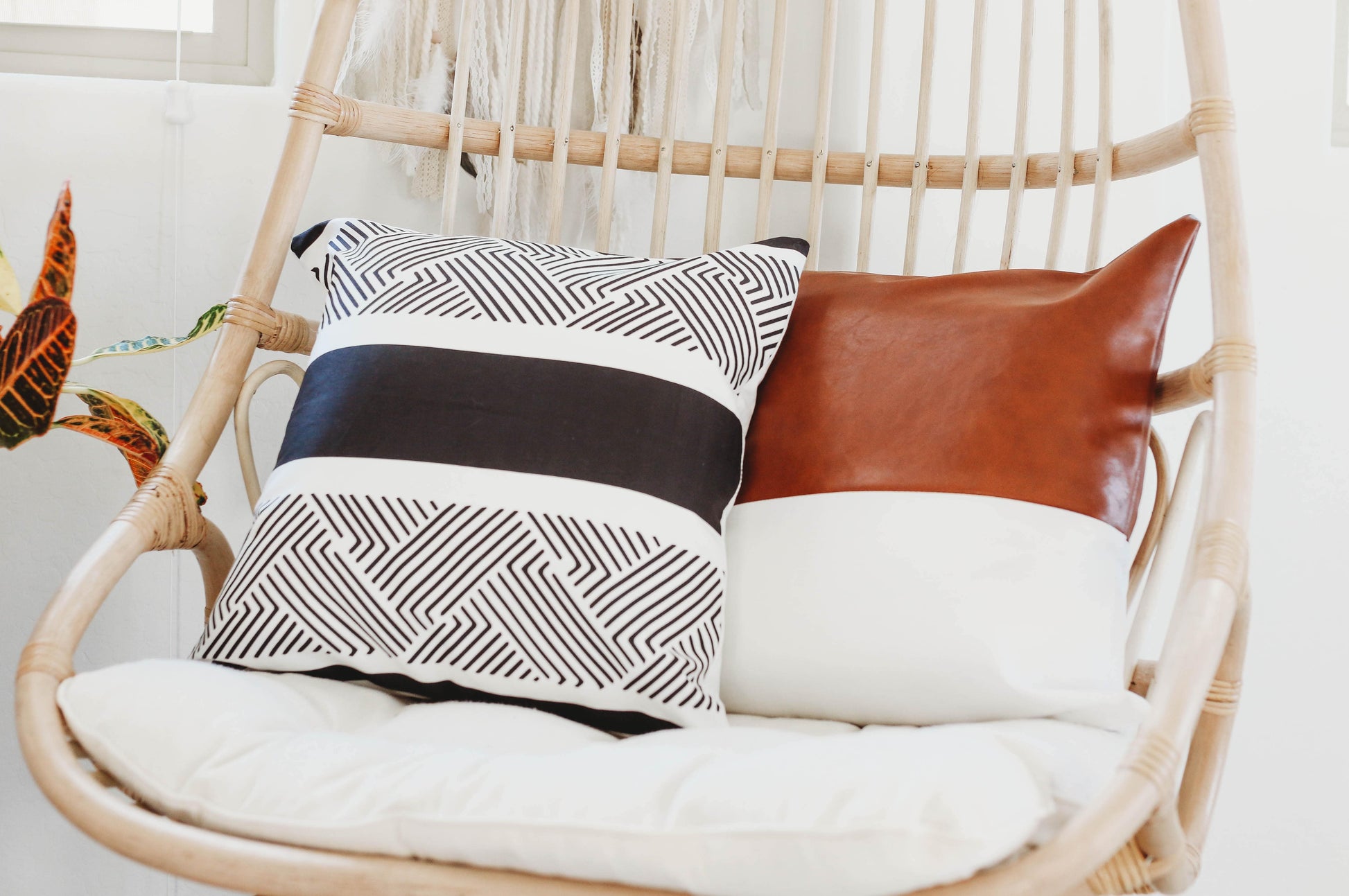 https://vineandnest.com/cdn/shop/products/black-and-white-boho-pillow-cover-collection-bedding-340.jpg?v=1666725237&width=1946