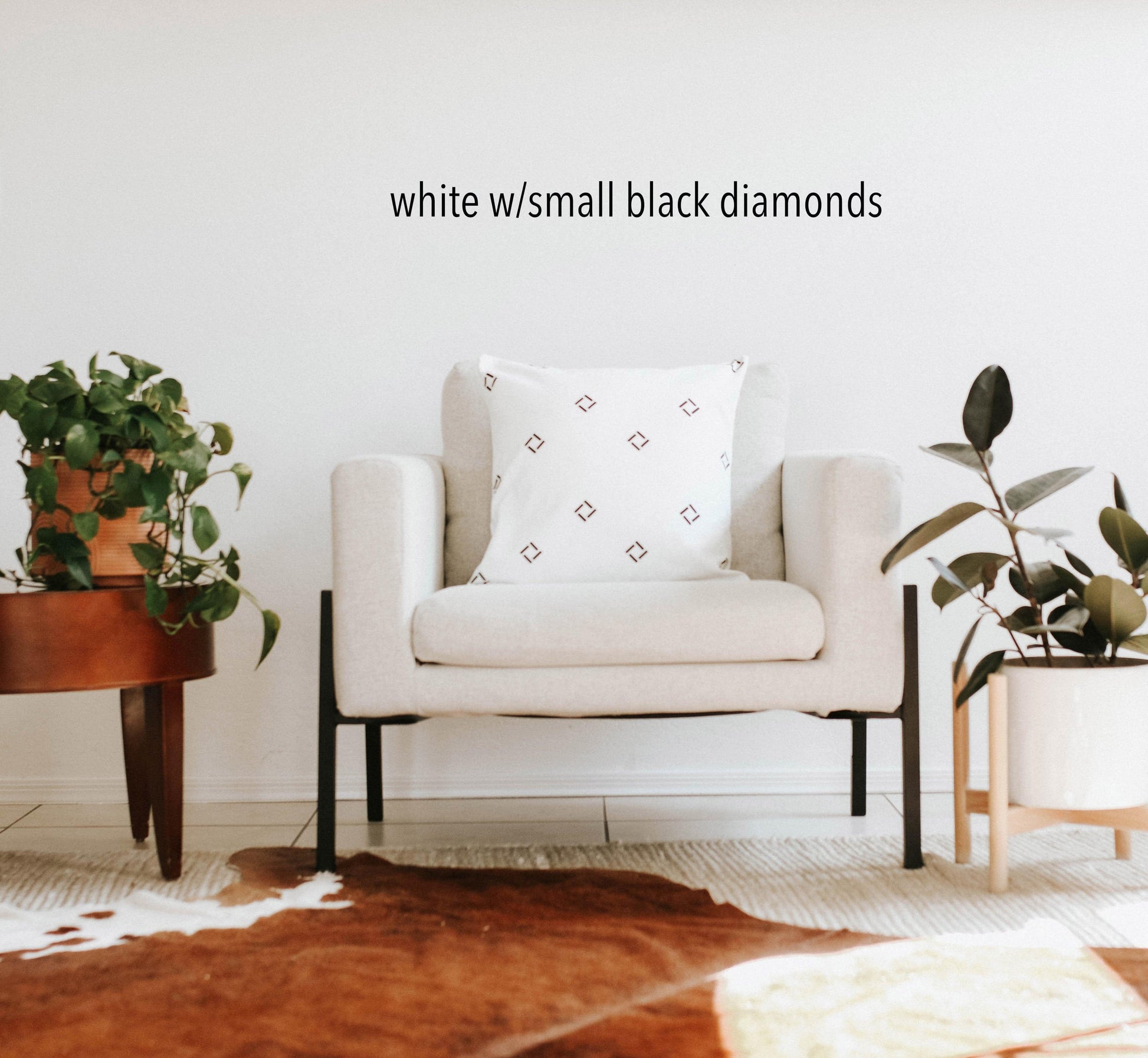 https://vineandnest.com/cdn/shop/products/black-and-white-boho-pillow-cover-collection-diamonds-bedding-747.jpg?v=1666725233&width=1946